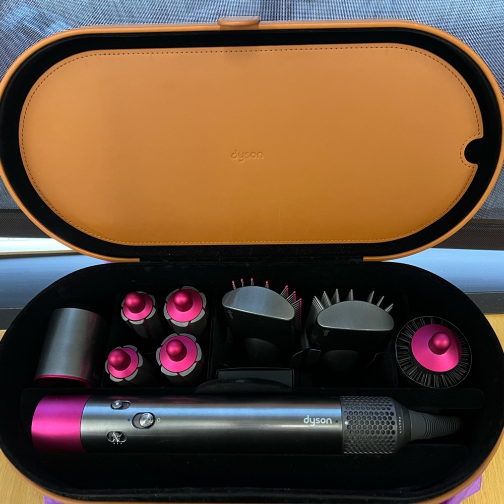 Dyson Aiwrap first gen. Complete set with Case.